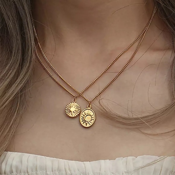 NEW 18K GOLD OVAL PENDANT MOON SUN STAR NECKLACE, NICE NECKLACE, CUTE NECKLACE - Picture 2 of 7